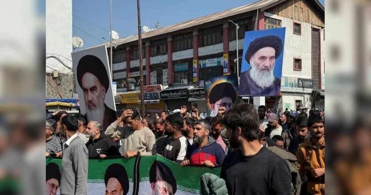 A large number of women and children carrying Khamenei photographs and flags were part of protests.
